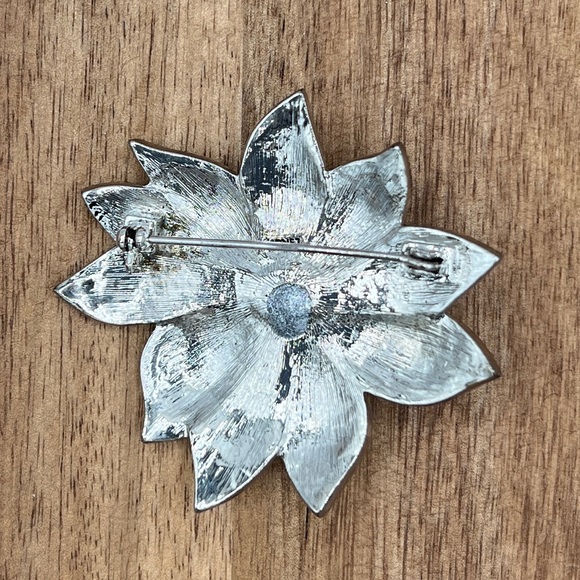 Vintage Monet enamel and rhinestone pin - Picture 3 of 3